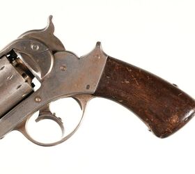 See that small trigger, tucked into the rear of the trigger guard? That’s what drops the hammer.
