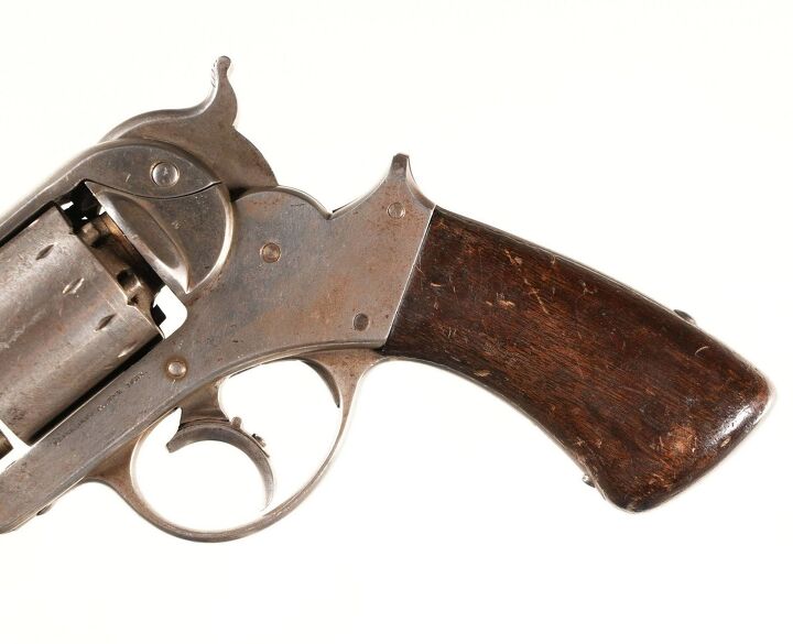 See that small trigger, tucked into the rear of the trigger guard? That’s what drops the hammer.