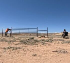 Stage with firing positions over and under the fence
