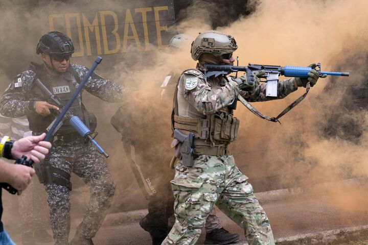 potd panamanian forces train with navy seals and green berets