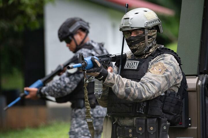potd panamanian forces train with navy seals and green berets