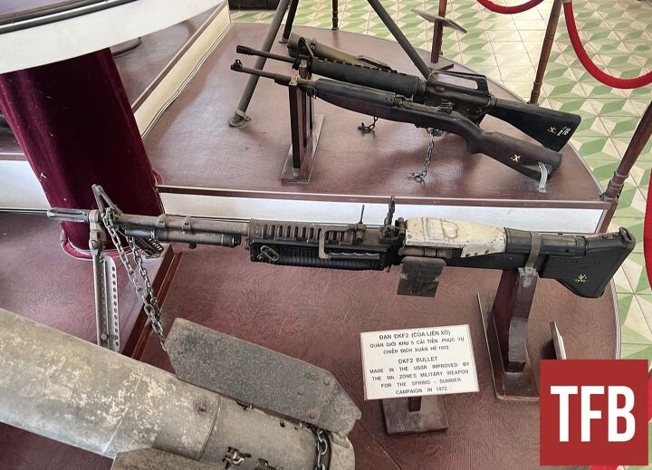 the forgotten m60e1 an early attempt to improve the m60 machine gun, Captured U S M60 in Da Nang Vietnam They called it i li n u i c Fish tailed heavy machine gun due to the fish like shape of the stock By Lynndon Schooler