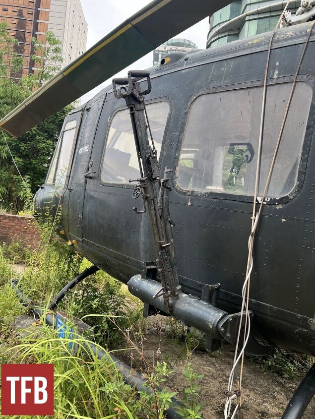 the forgotten m60e1 an early attempt to improve the m60 machine gun, M60D in Da Nang Vietnam By Lynndon Schooler