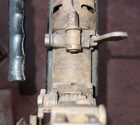 the forgotten m60e1 an early attempt to improve the m60 machine gun, M60 with the carrying handle attached to the trunion By Lynndon Schooler