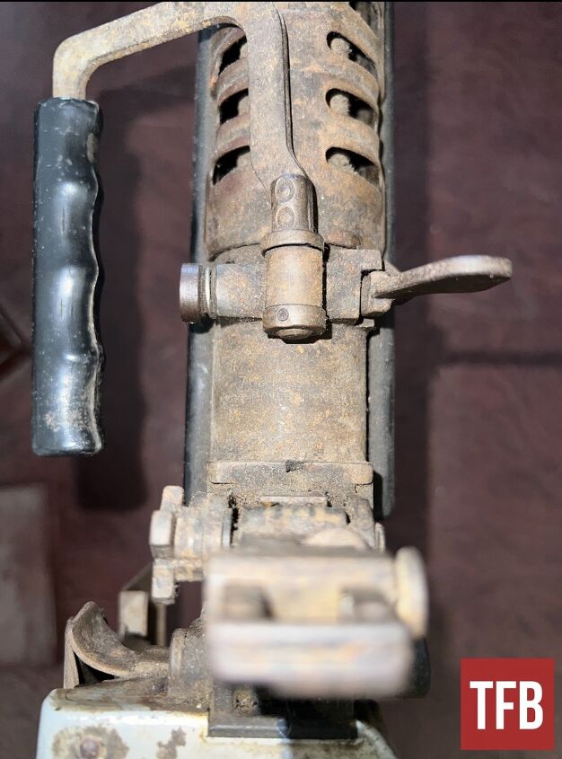 the forgotten m60e1 an early attempt to improve the m60 machine gun, M60 with the carrying handle attached to the trunion By Lynndon Schooler