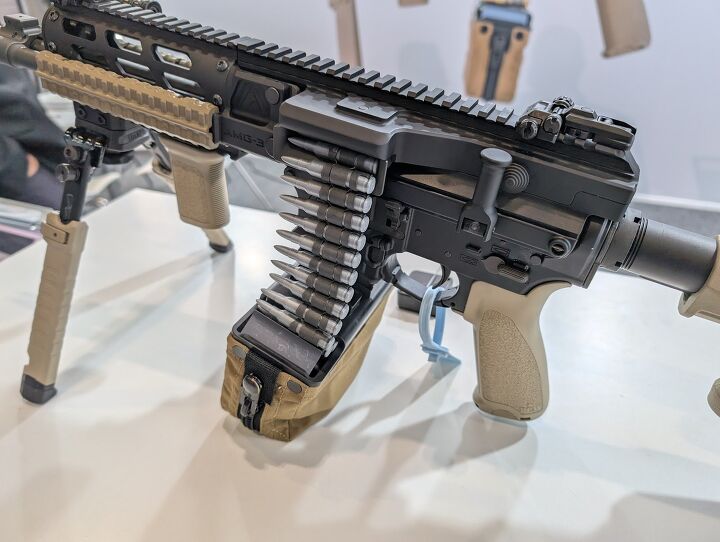 dsei 2025 fightlite showcase their new dfx amg 3 machine guns
