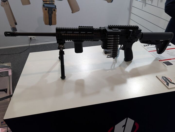 dsei 2025 fightlite showcase their new dfx amg 3 machine guns