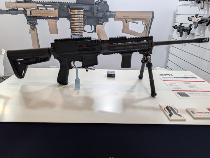dsei 2025 fightlite showcase their new dfx amg 3 machine guns