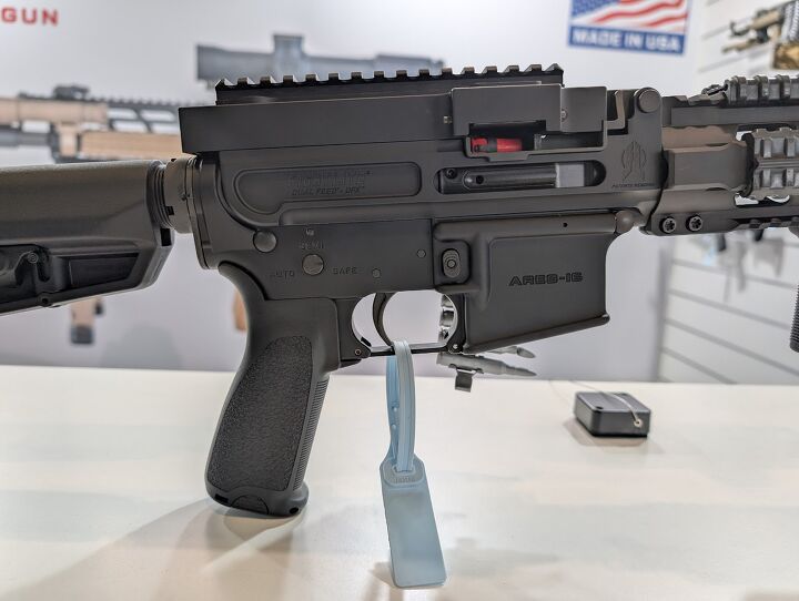 dsei 2025 fightlite showcase their new dfx amg 3 machine guns