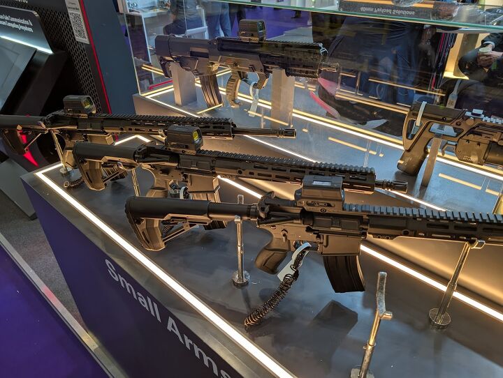 dsei 2025 hands on with st engineering s new bullpup the ame b514