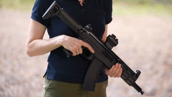 Rosoboronexport Introduces the AM-17 Compact Assault Rifle ...