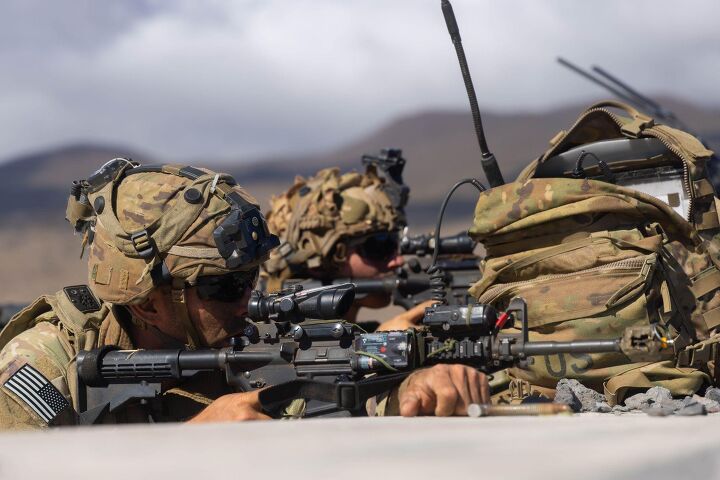 POTD: Reconnaissance Team On High Hawaiian Ground | thefirearmblog.com