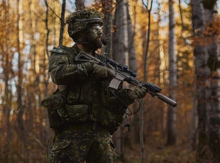 Canadian Modular Assault Rifle - Canada Selects New Rifle