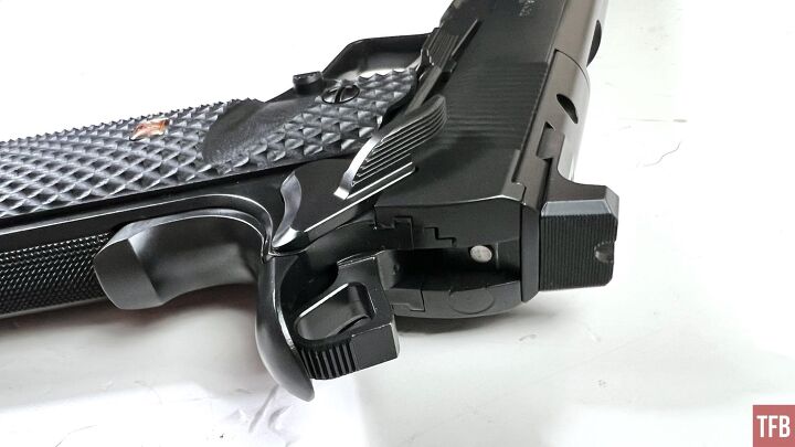 Springfield Armory 10-8 Master Class 1911 ön görünüş