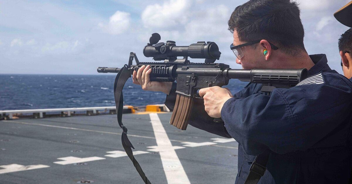 POTD: M4 Drills on the Flight Deck - USS Fort Lauderdale