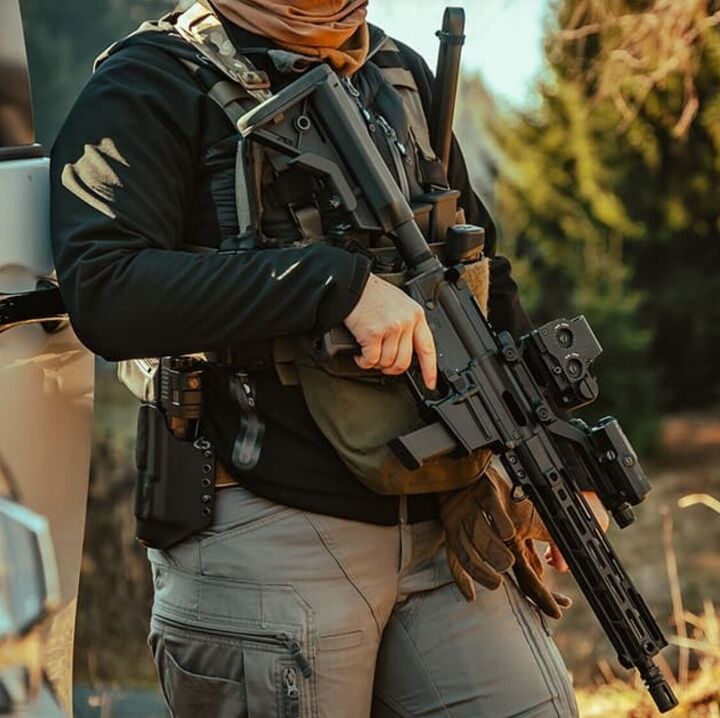 POTD: Czech PCC Pragmatism - The PERUN 9mm Carbine