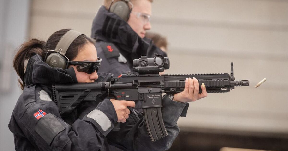 POTD: Norwegian Crew Qualifies With Glock P80 & HK 416N in Barents Sea