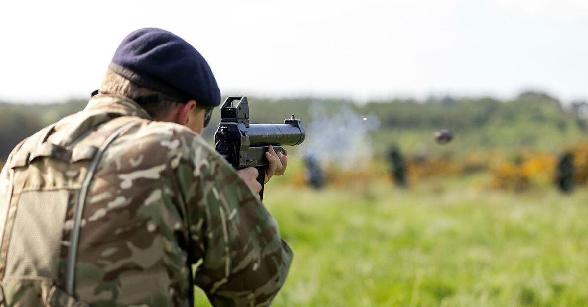 POTD: The Royal Bermuda Regiment With H&K L104A2
