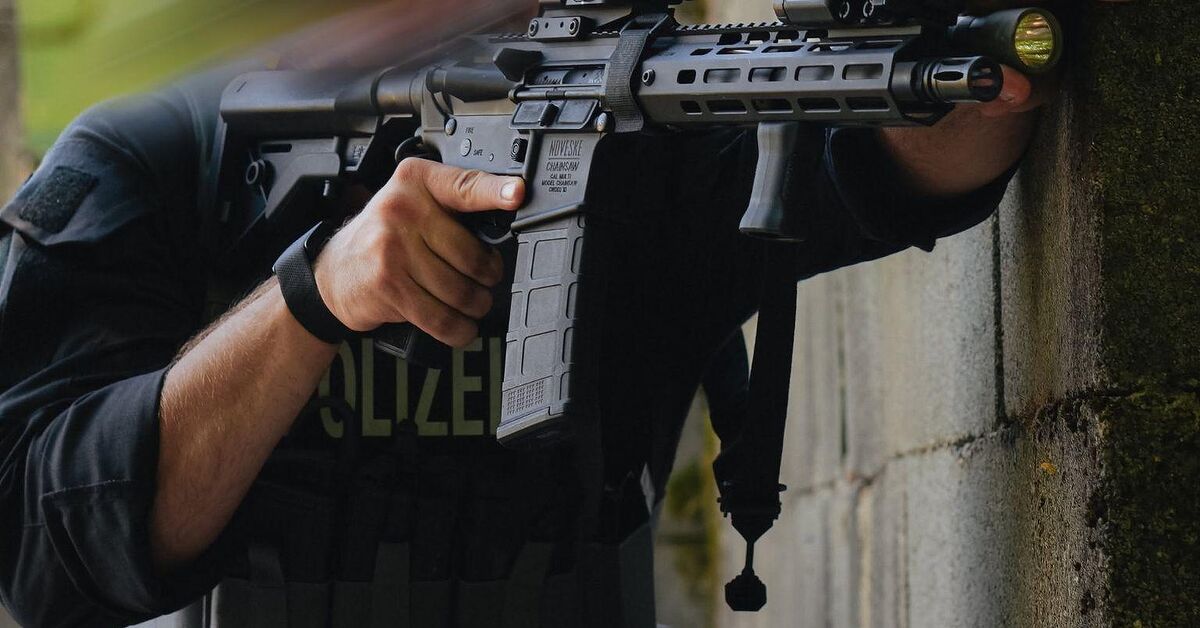 POTD: Black Trident With a Noveske Chainsaw in .300 BLK