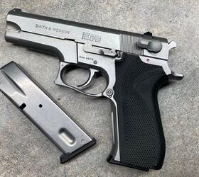why people love the smith wesson 5906