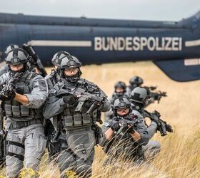 potd bfe officers with h k g36s and mp5s