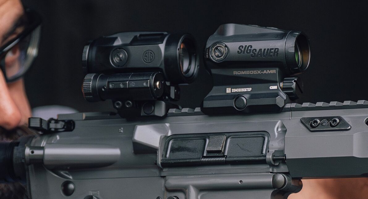 romeo5x amr combo kit switches reticles when the magnifier moves