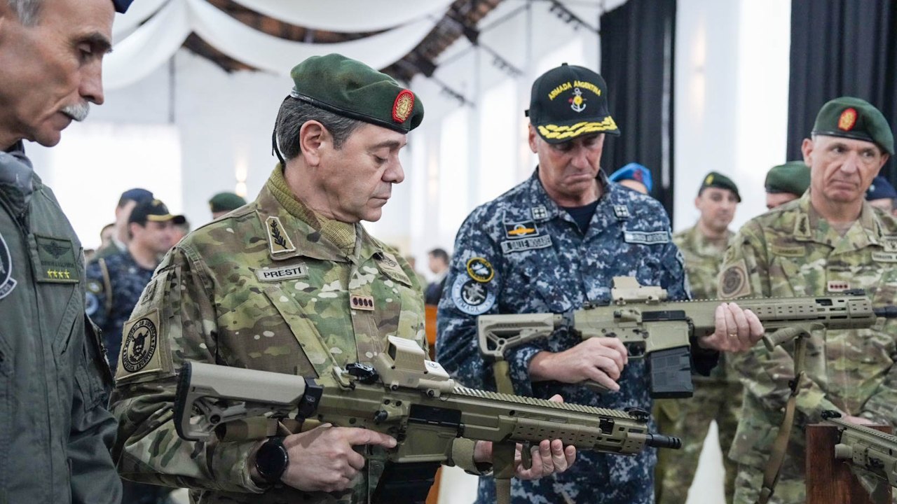 (All images via Argentine Ministry of Defense)
