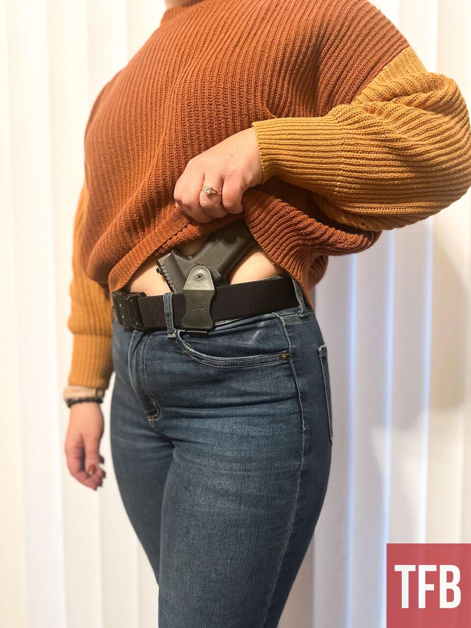 Concealed carrying IWB with belt